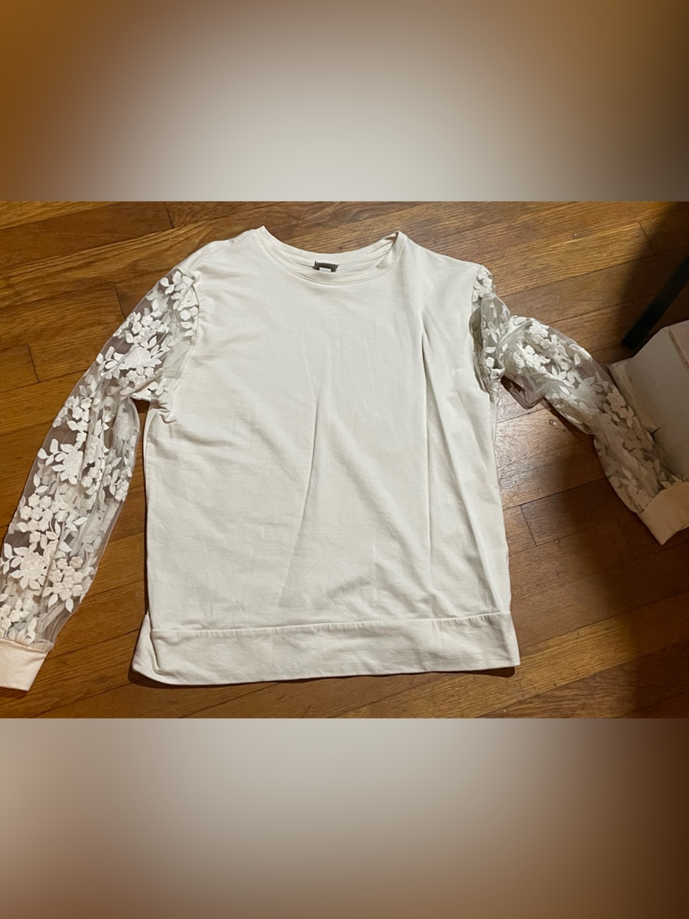 White-cream Floral Lace Sleeve Top